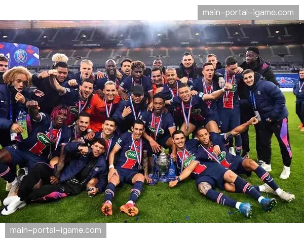 观点:巴黎圣日耳曼大胜背后,新援后腰的枢纽作用是提升转换效率的关键 观点:巴黎圣日耳曼大胜背后,新援后腰的枢纽作用是提升转换效率的关键